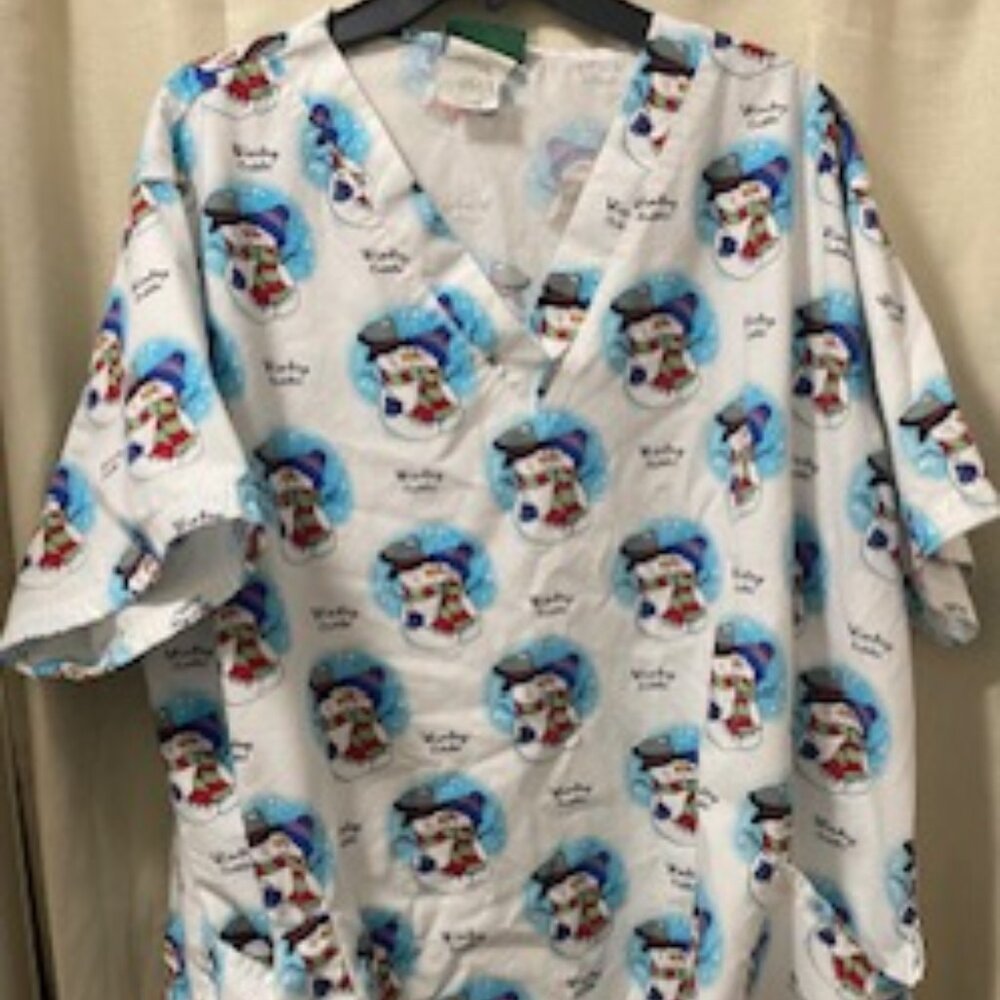 3X short sleeve holiday scrub top